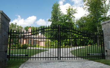 Dog proof clearance driveway gates