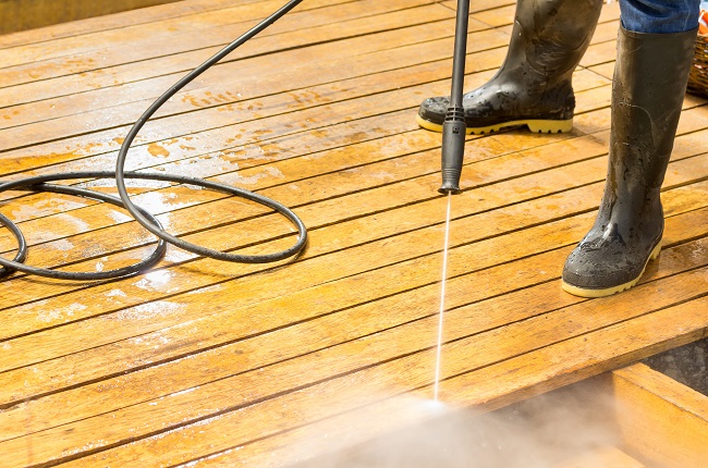 4 Reasons to Clean Your Deck With a Pressure Washer