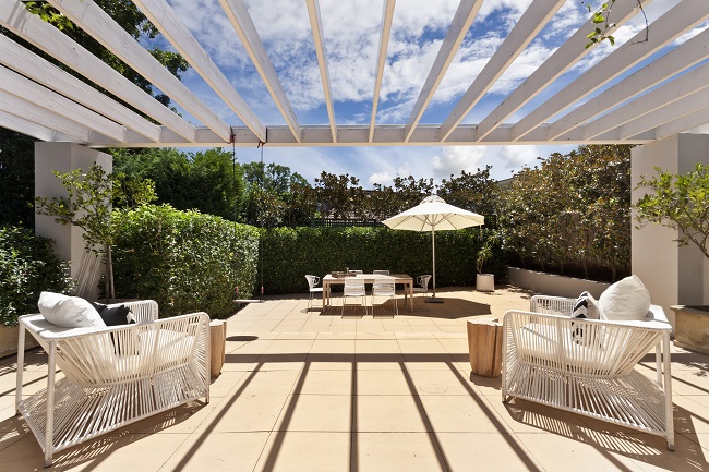 4 Ways to Put a Backyard Pergola to Use