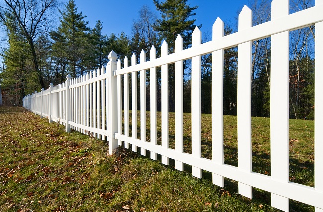 Discover the Best Way to Paint an Old Picket Fence