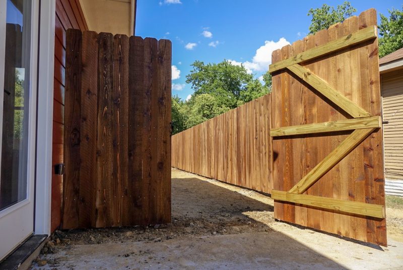 Choose a Cedar Fence: 3 Ways Cedar Stands Up to Competing Wood