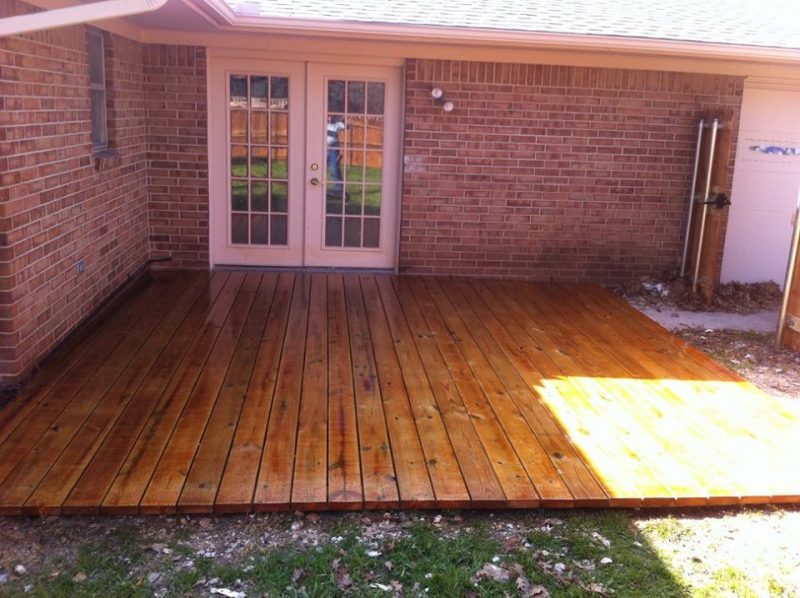 3 Reasons to Re-stain Your Wood Deck