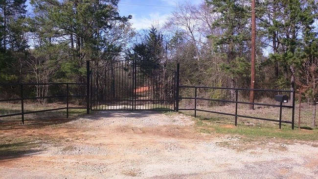 3 Reasons To Install An Iron Gate At Your Property Entrance